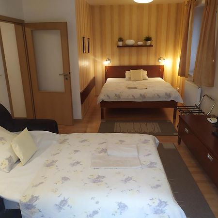 Gonda Apartments Hradec Králové Esterno foto