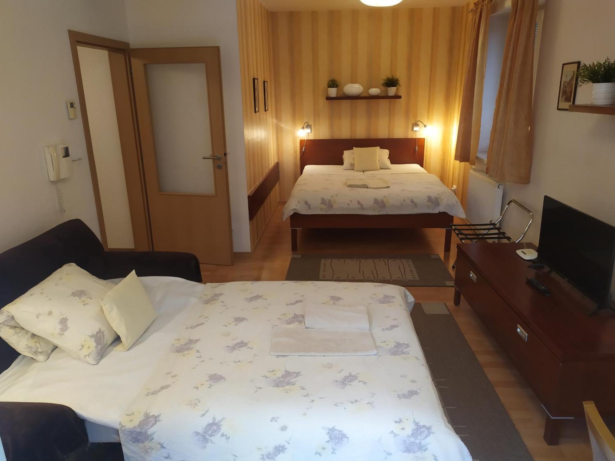 Gonda Apartments Hradec Králové Esterno foto